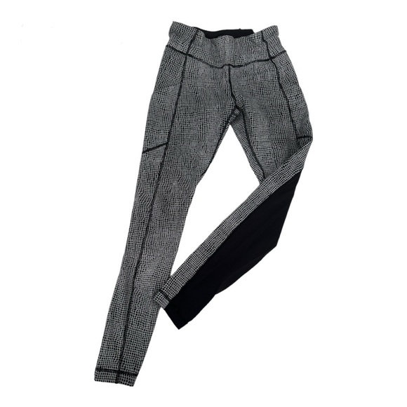 Lululemon pants in great condition. Size 6. - Picture 4 of 13